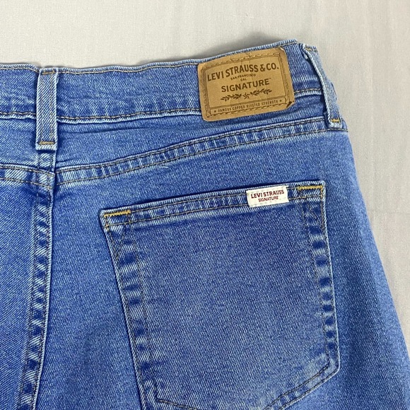 Levi's Signature Heritage Boyfriend Jeans Women 8 Blue Denim Mid Rise Cuffed Hem - Picture 9 of 16